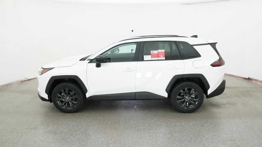 New 2026 Ice Cap Toyota XLE Premium image 3