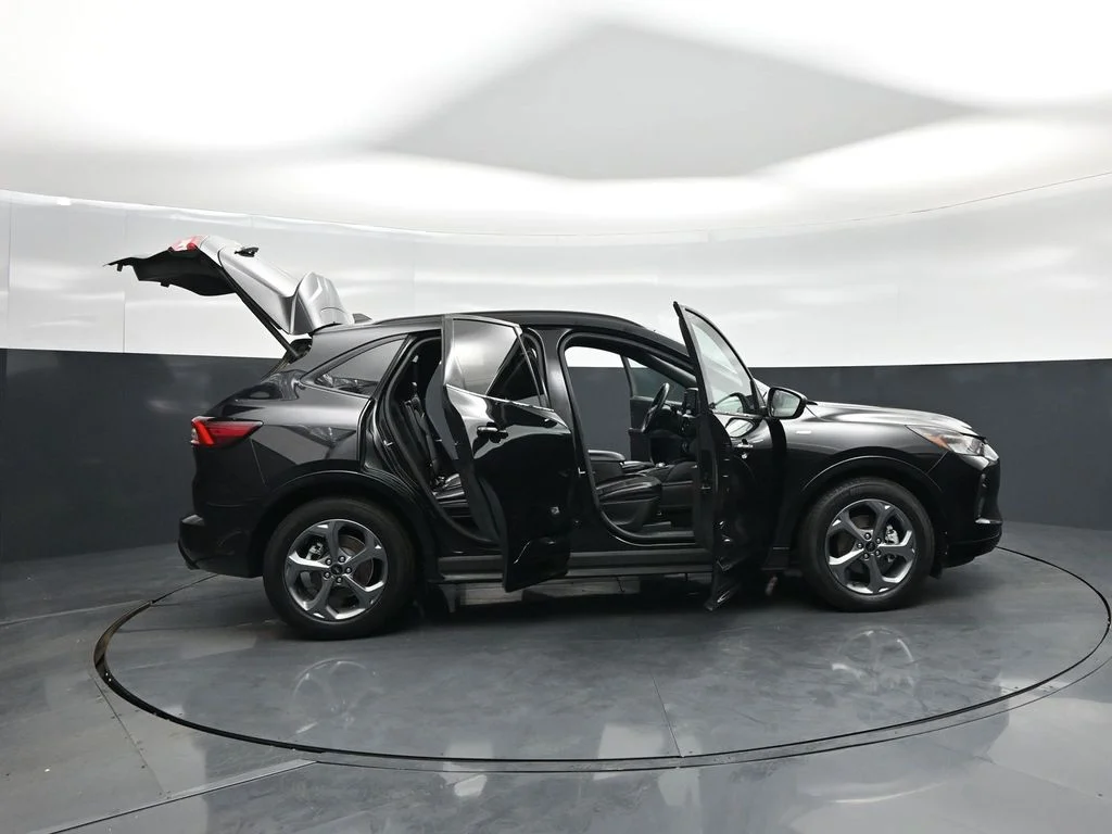 Used 2023 Black Ford ST-Line image 4