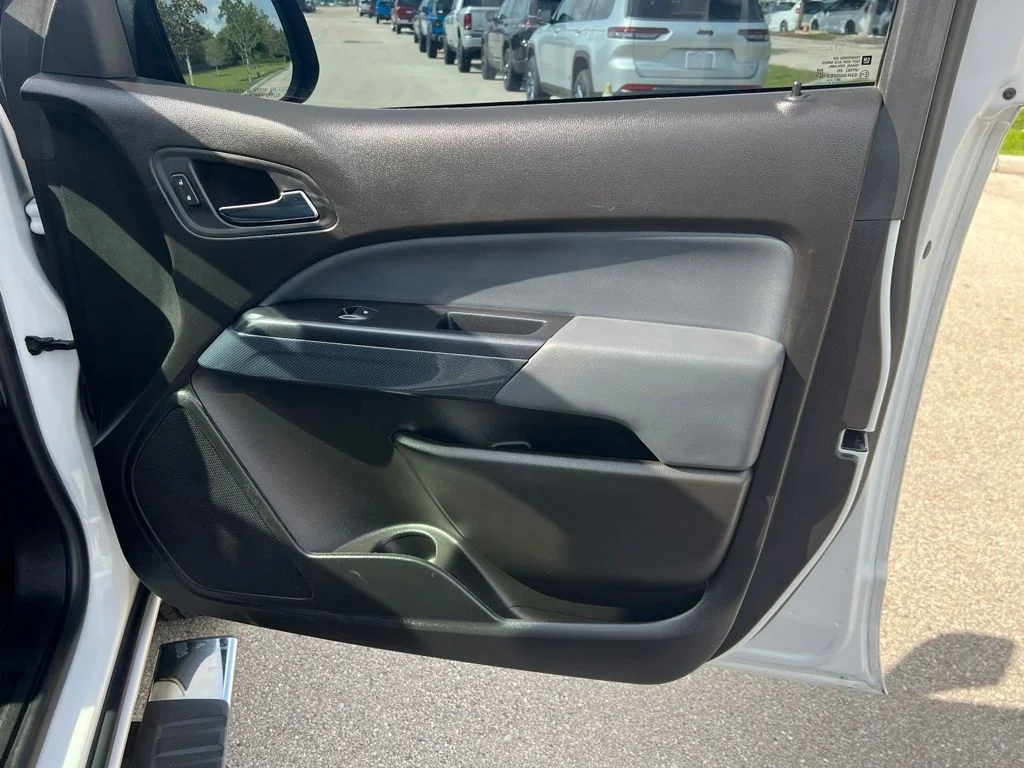 Used 2021 White Chevrolet Z71 image 11