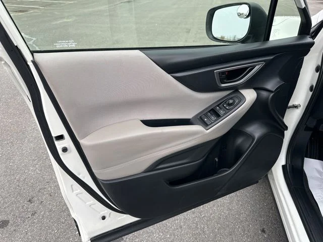 Used 2022 White Subaru Base image 14