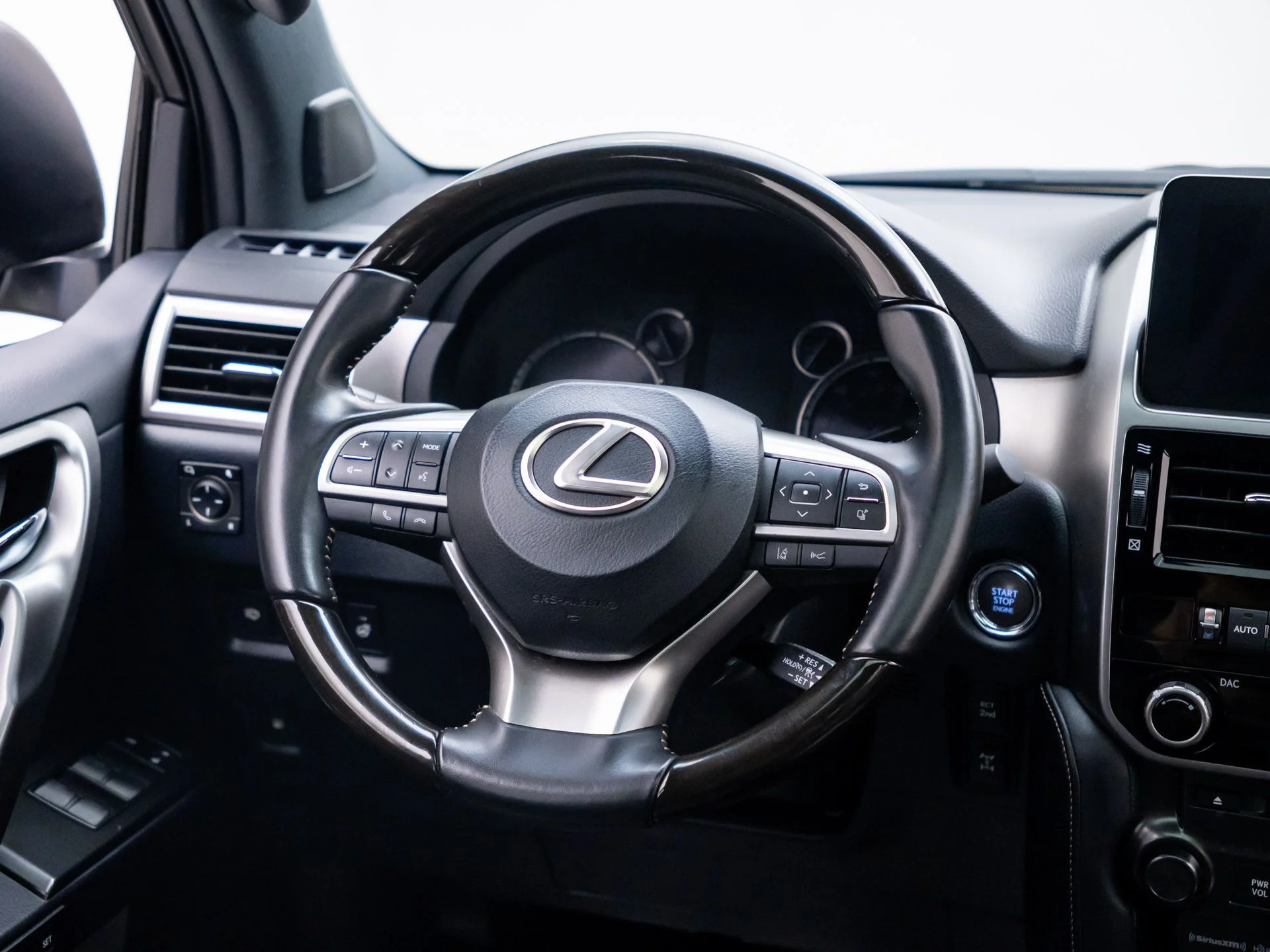 Used 2023 Silver Lexus 460 image 11