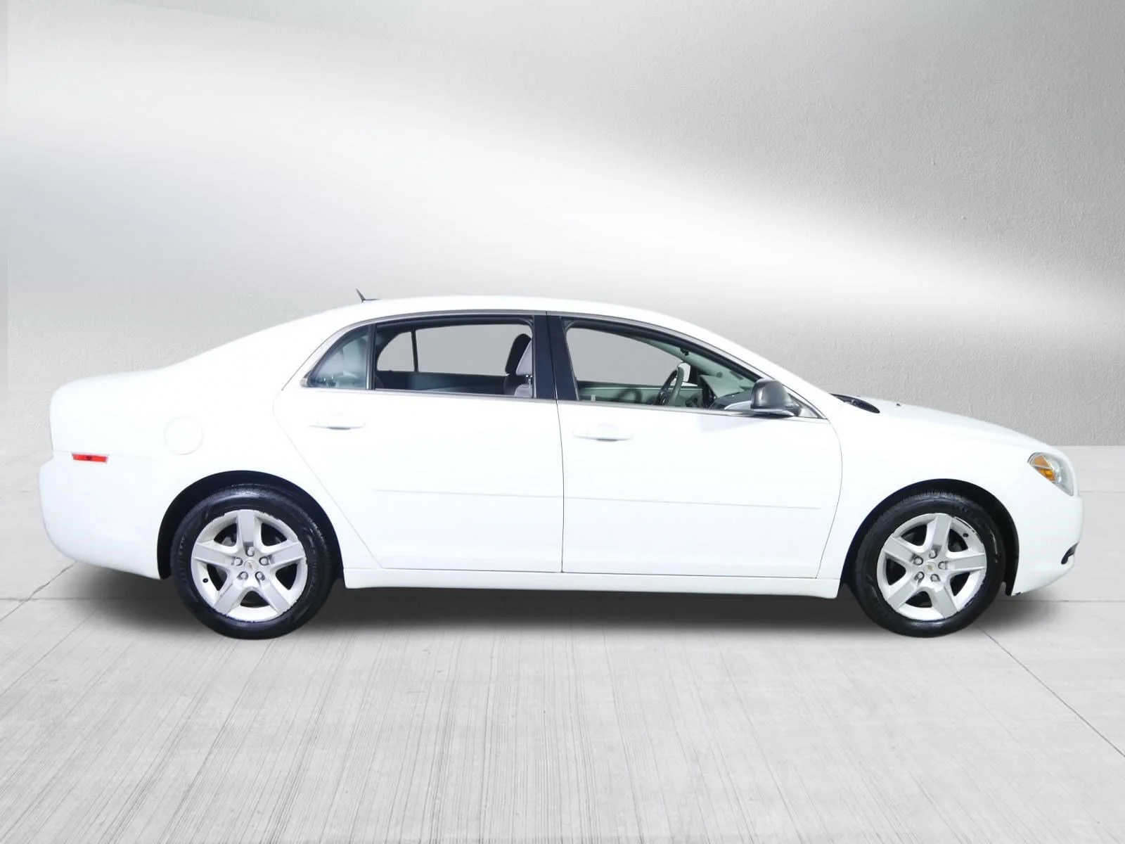 Used 2011 Summit White Chevrolet LS w/1LS image 8