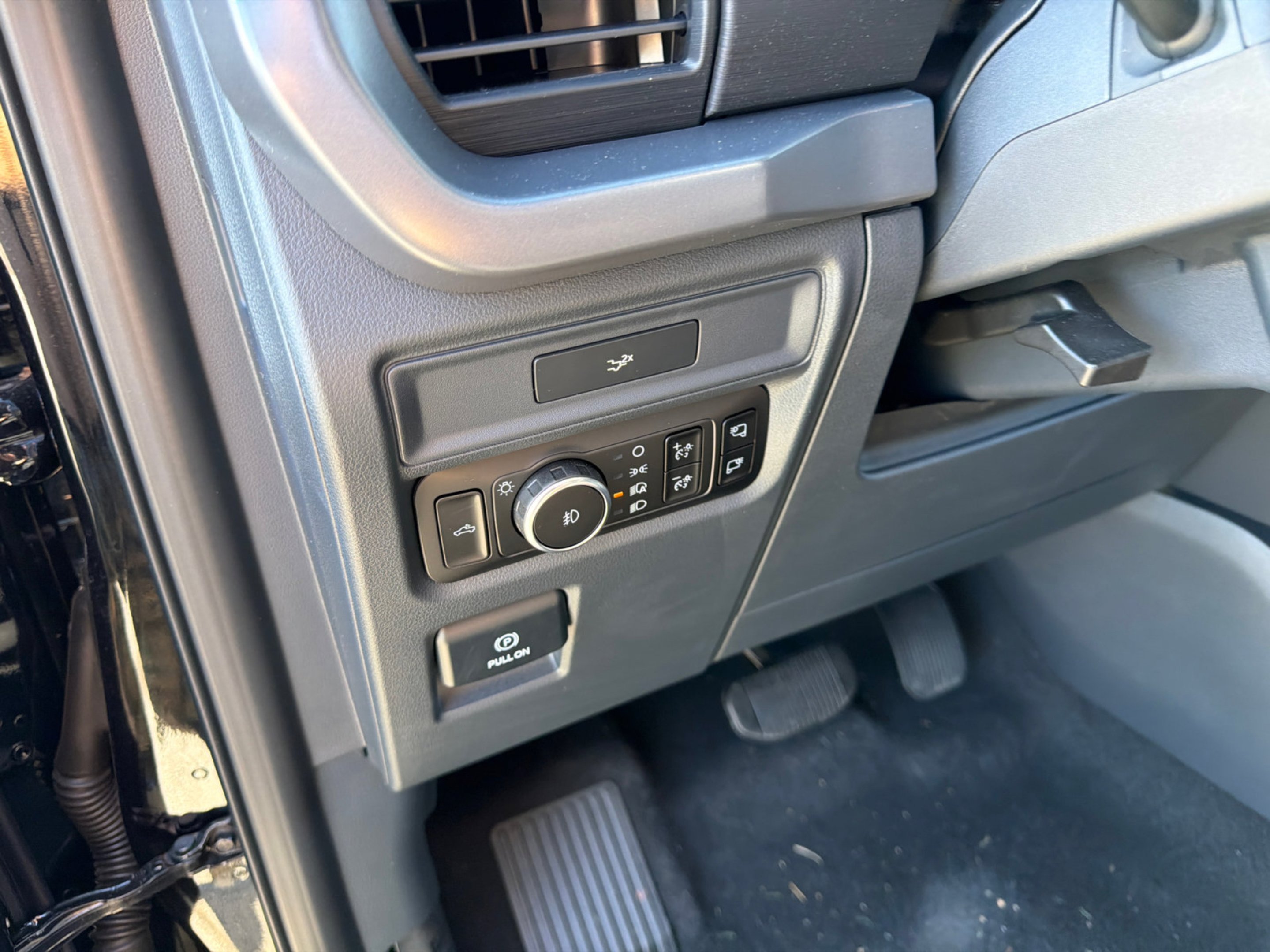 New 2026 Agate Black Metallic Ford XLT image 15