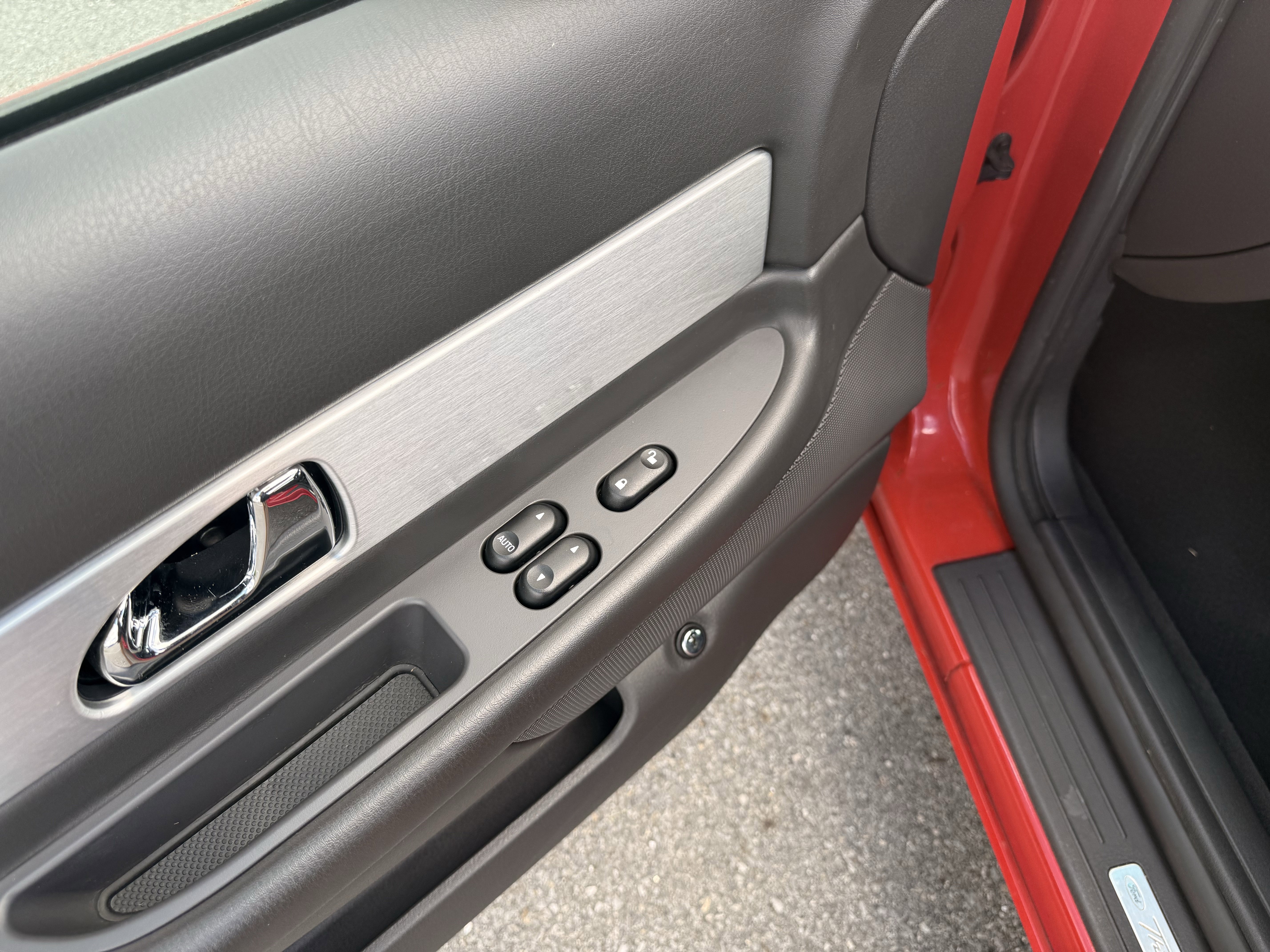 Used 2002 Red Ford Base image 15