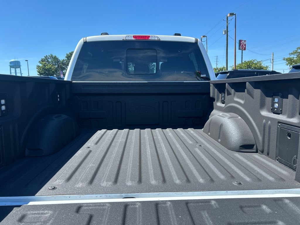 New 2025 White Ford Lariat image 18