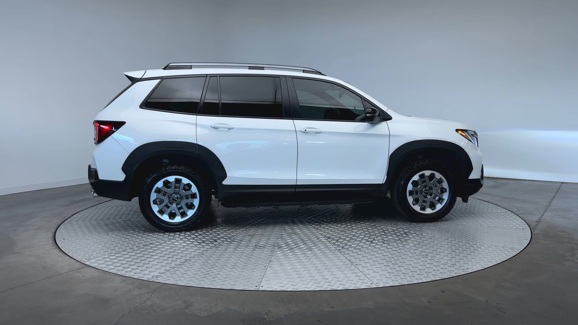 Used 2025 Platinum White Pearl Honda TrailSport image 9