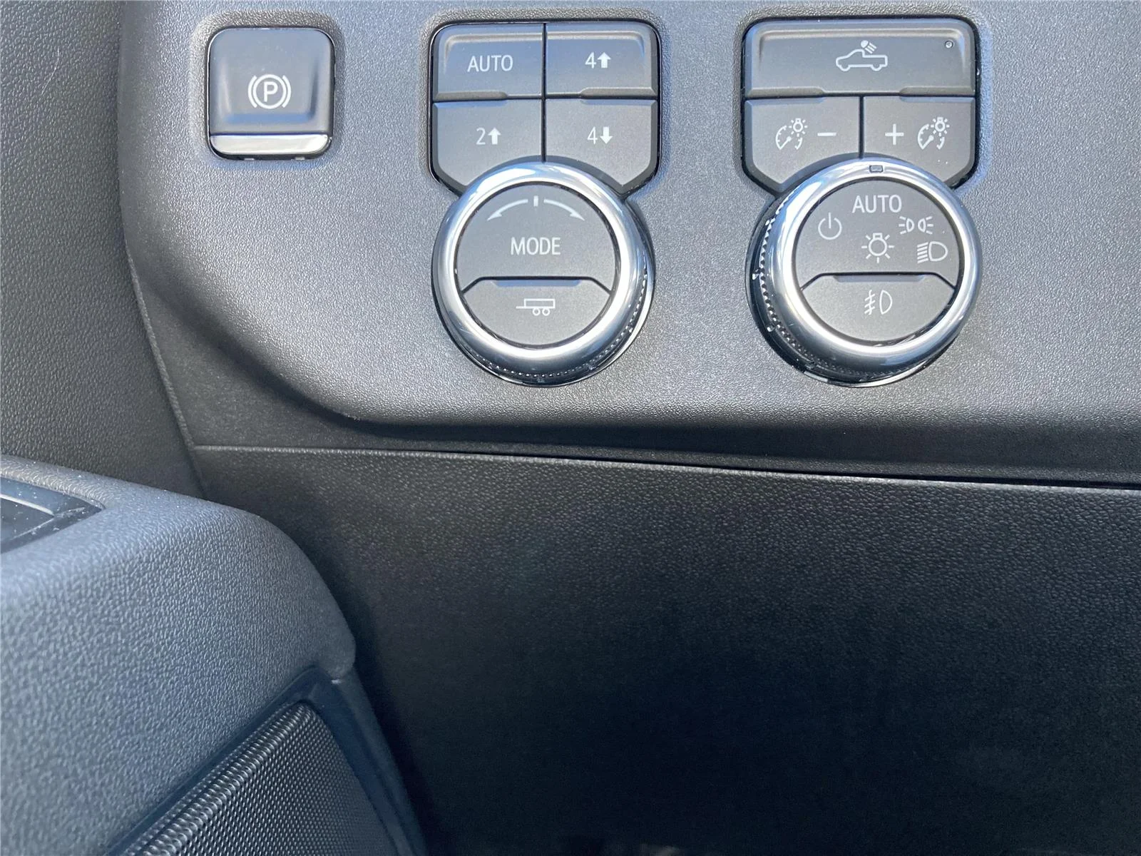 New 2026 Summit White GMC Elevation image 19