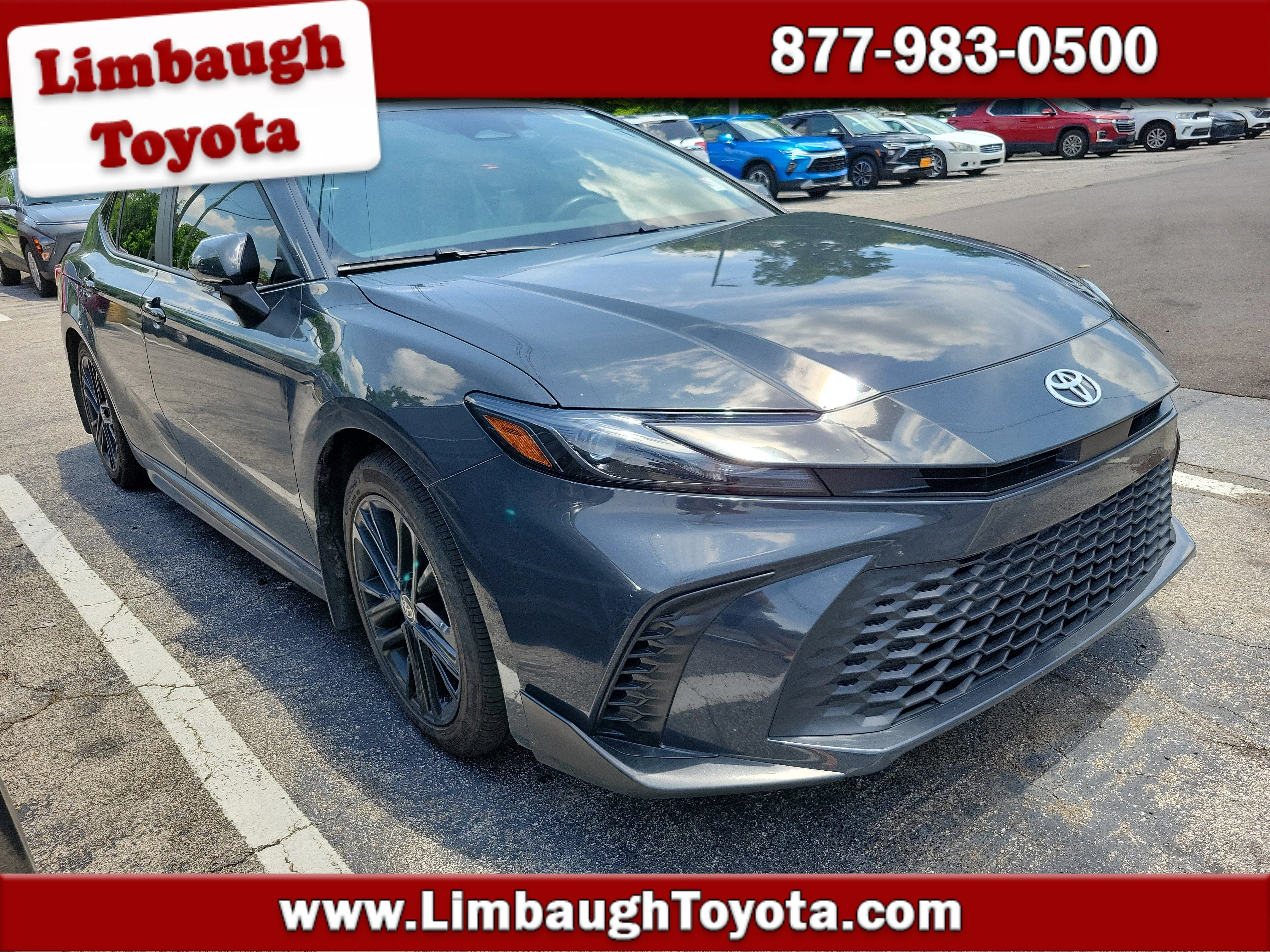 2025 Toyota Camry SE Hybrid's photo