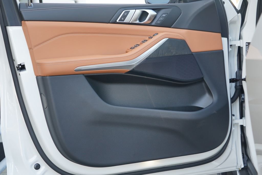 New 2026 Alpine White BMW sDrive40i image 8