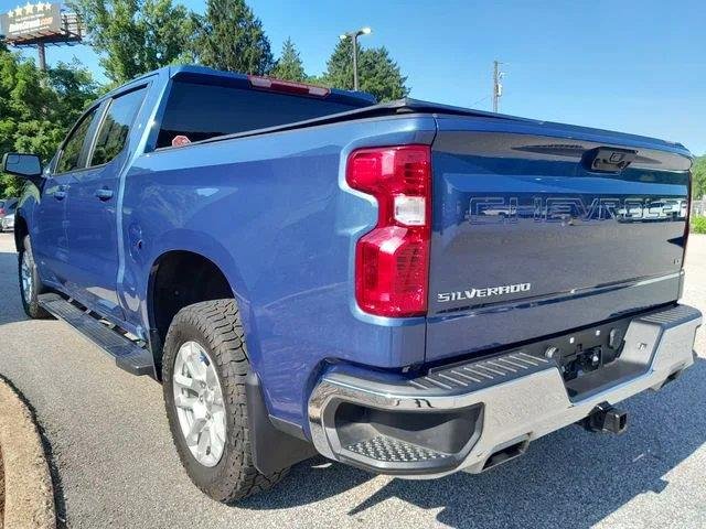Used 2024 Lakeshore Blue Metallic Chevrolet LT image 7