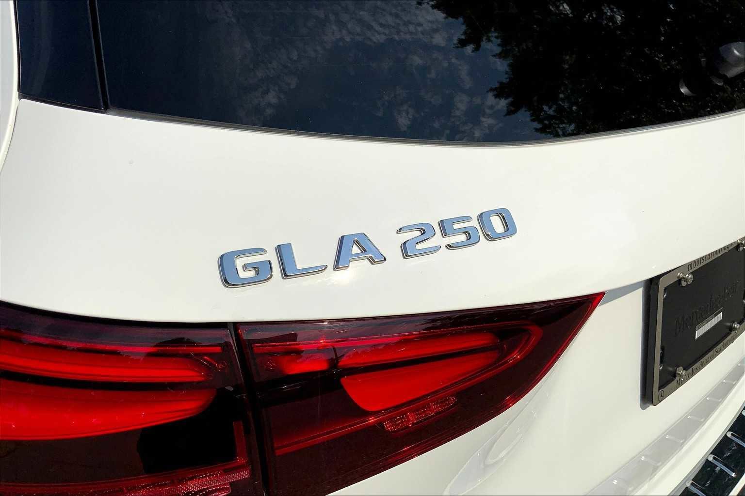 New 2026 Polar White Mercedes-Benz GLA 250 image 19