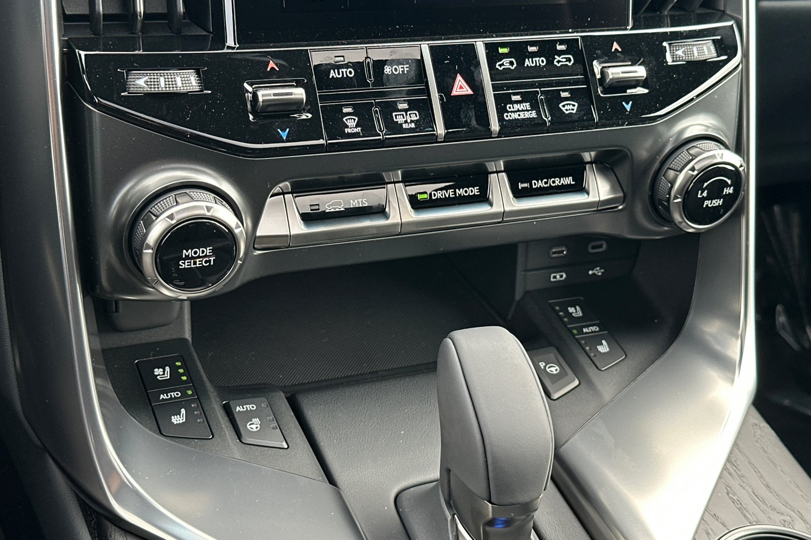 2026 Lexus LX 700h Luxury - Photo 22