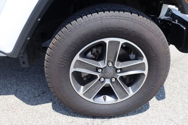 Used 2023 White Jeep Sahara image 15