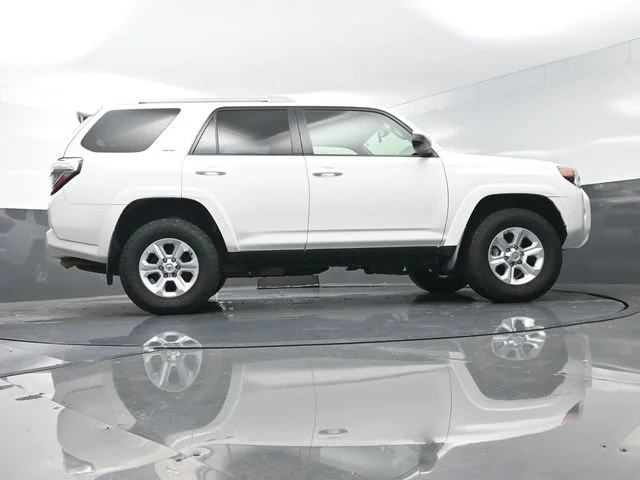 Used 2018 White Toyota SR5 image 41