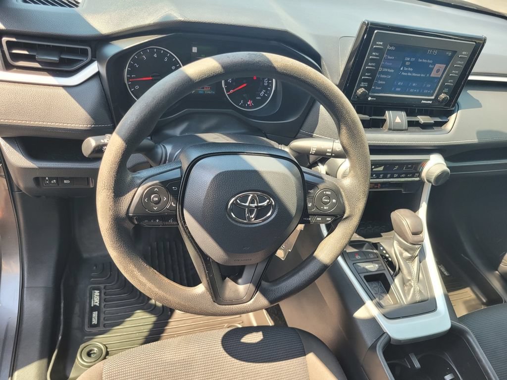 2022 Toyota RAV4 LE - Photo 23