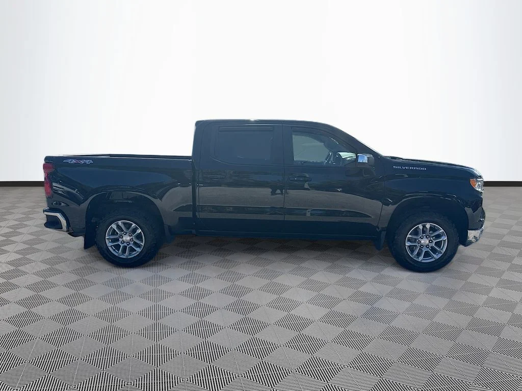 Used 2022 Black Chevrolet LT image 5
