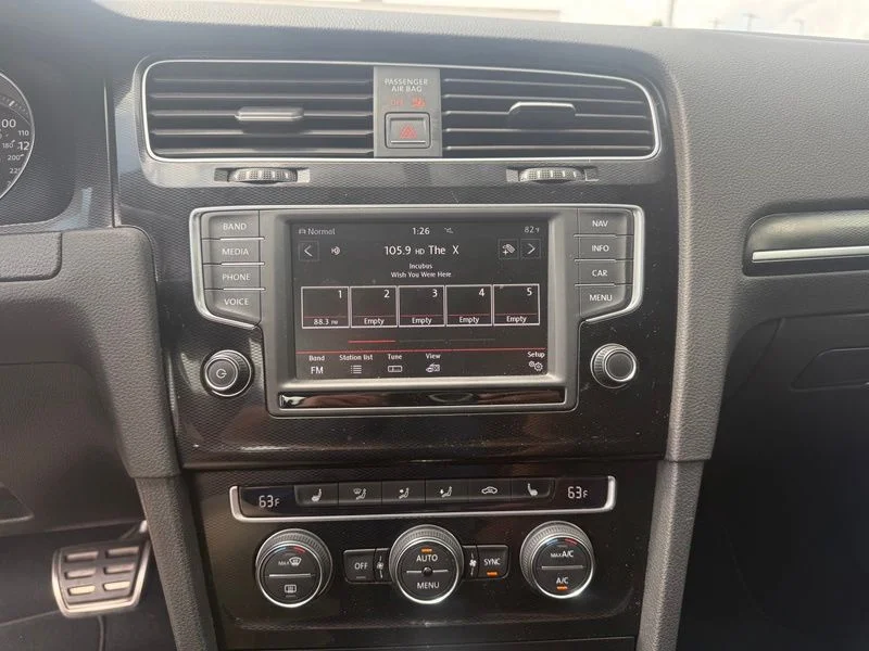 Used 2017  Volkswagen Autobahn image 10