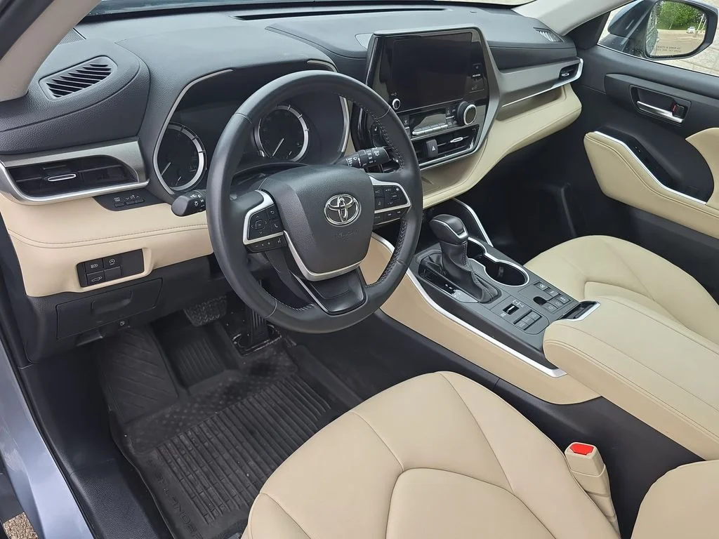 Used 2024  Toyota XLE image 16