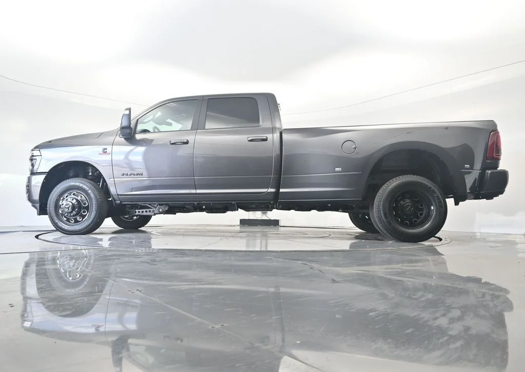 New 2026 Granite Crystal Metallic Clear-Coat Exterior Paint RAM Laramie image 44