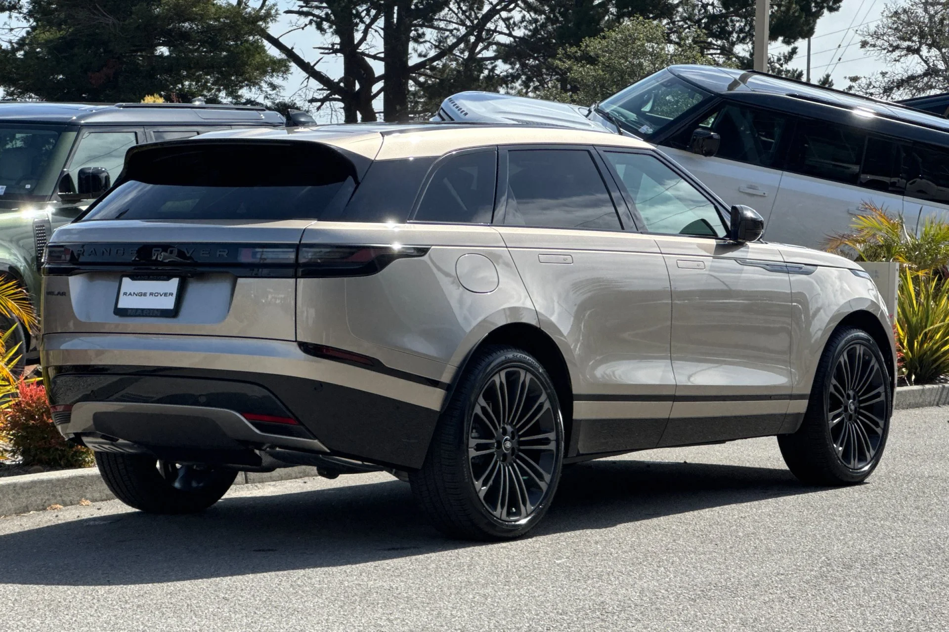 New 2026 Batumi Gold Land Rover Belgravia Edition image 2