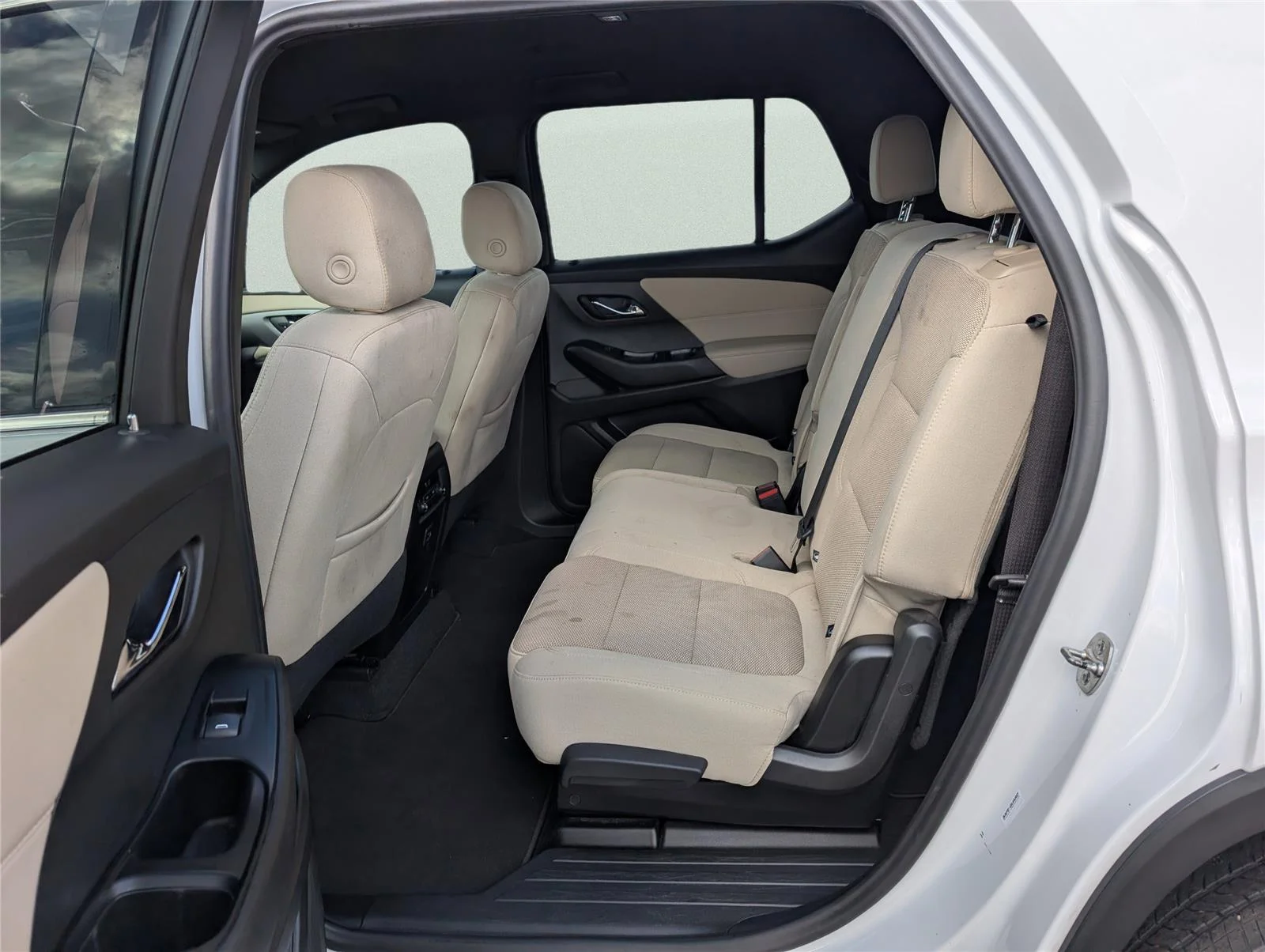 Used 2024 Summit White Chevrolet LS image 31
