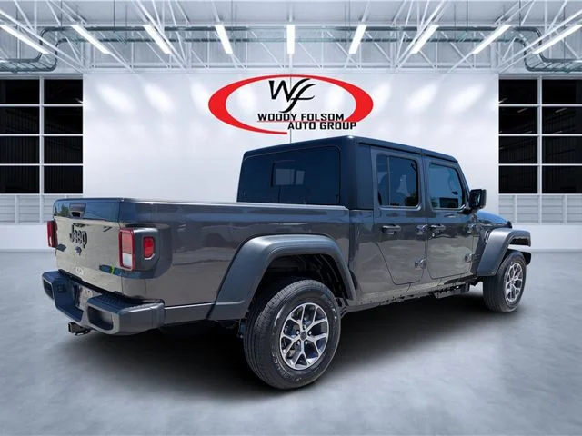New 2026 Granite Crystal Metallic Clear-Coat Exterior Paint Jeep Sport S image 3