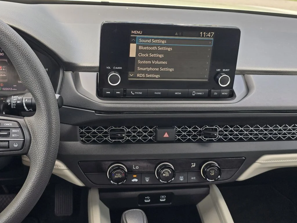 Used 2023 Platinum White Pearl Honda LX image 16