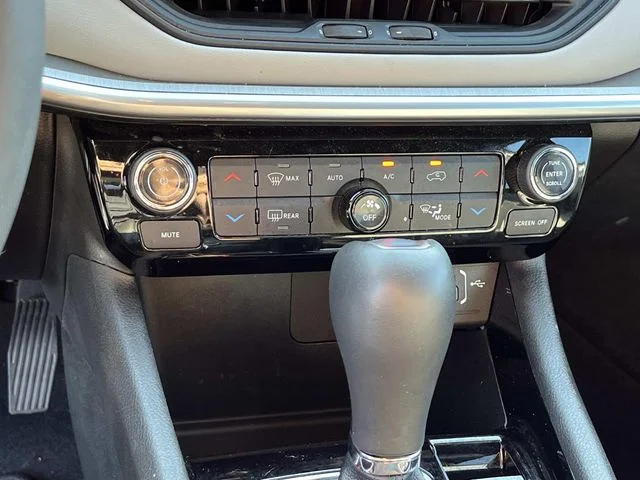 Used 2025 White Jeep Limited image 30