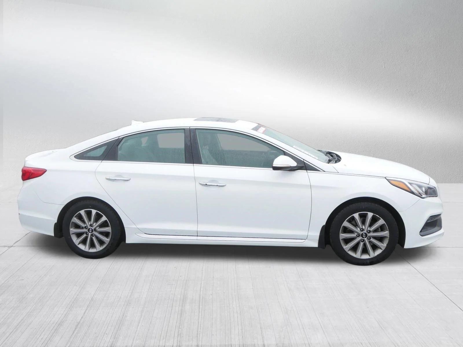 Used 2017 Quartz White Pearl Hyundai Limited image 8