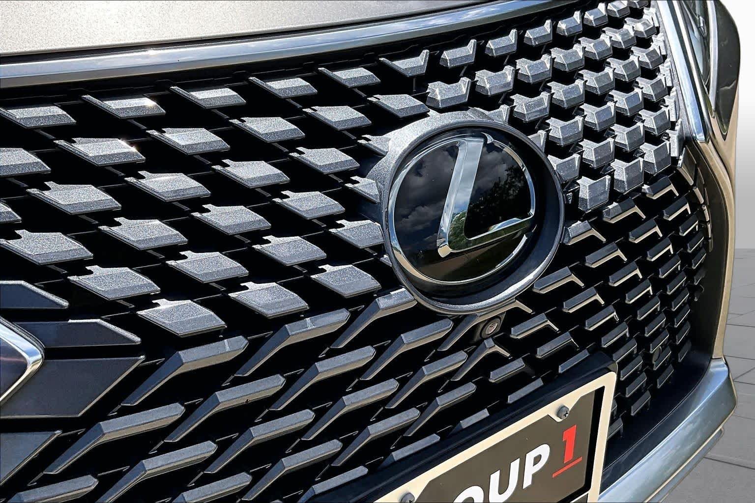 Used 2020 Atomic Silver Lexus  image 30