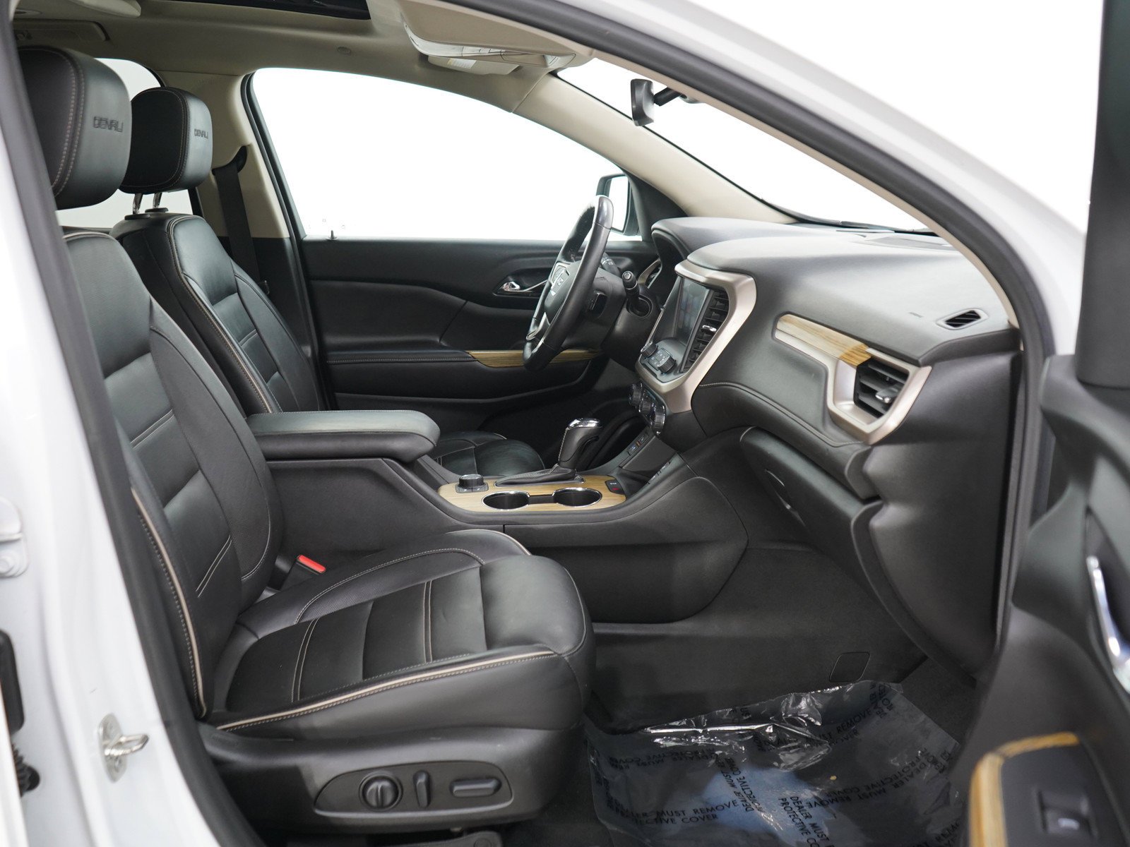 Used 2018 White Frost Tricoat GMC AWD 4dr Denali image 11