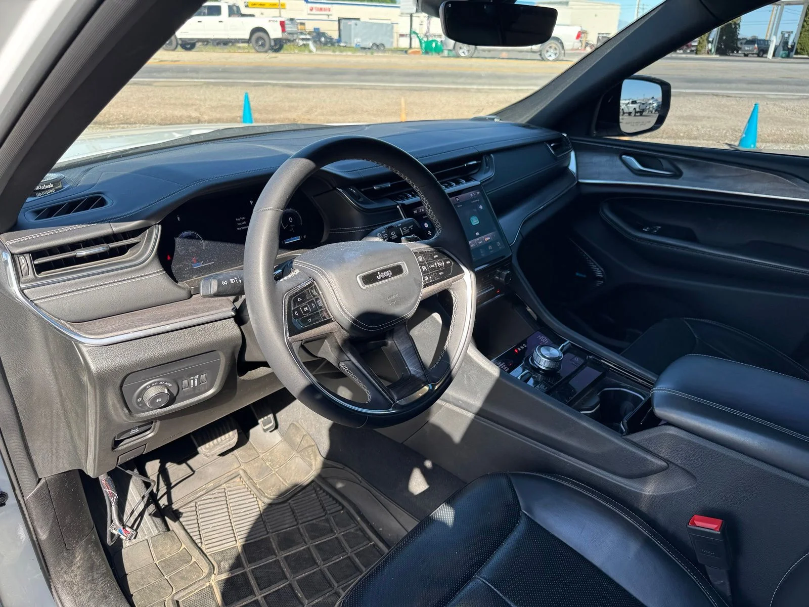 Used 2024 White Jeep Overland image 7
