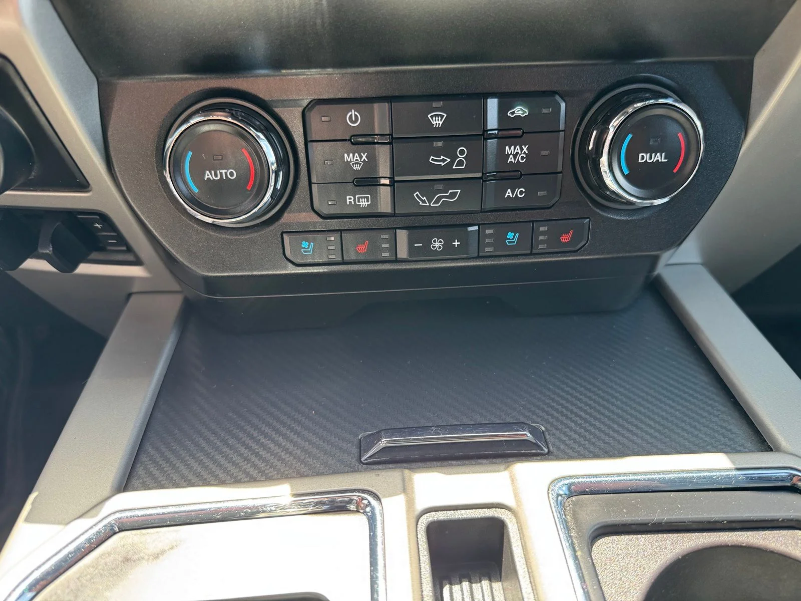 Used 2019 Gray Ford Lariat image 23