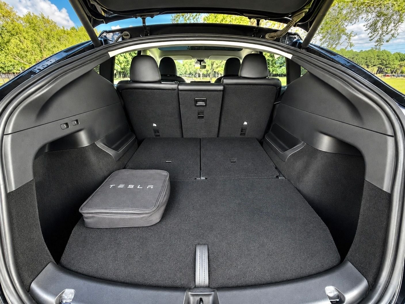 Used 2021 Solid Black Tesla Standard Range image 17