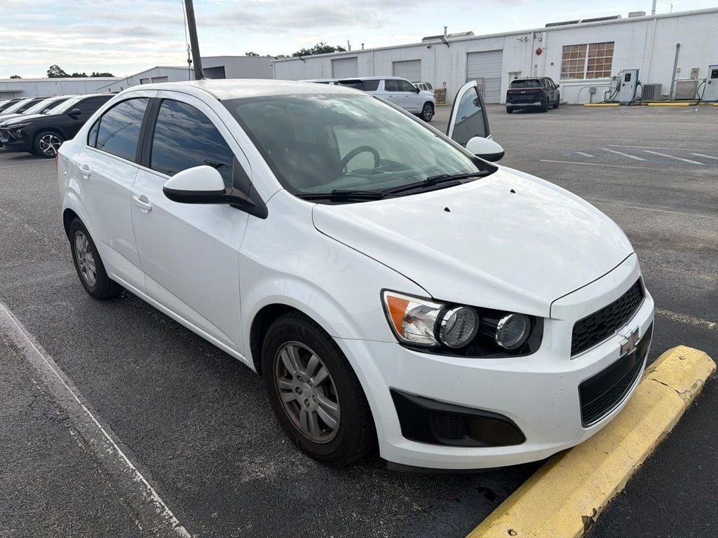 Used 2014 White Chevrolet LT image 1