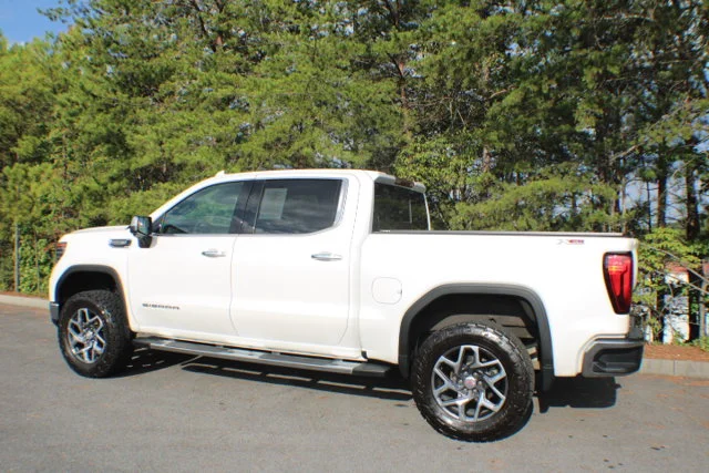 Used 2022 White Frost Tricoat GMC SLT image 3