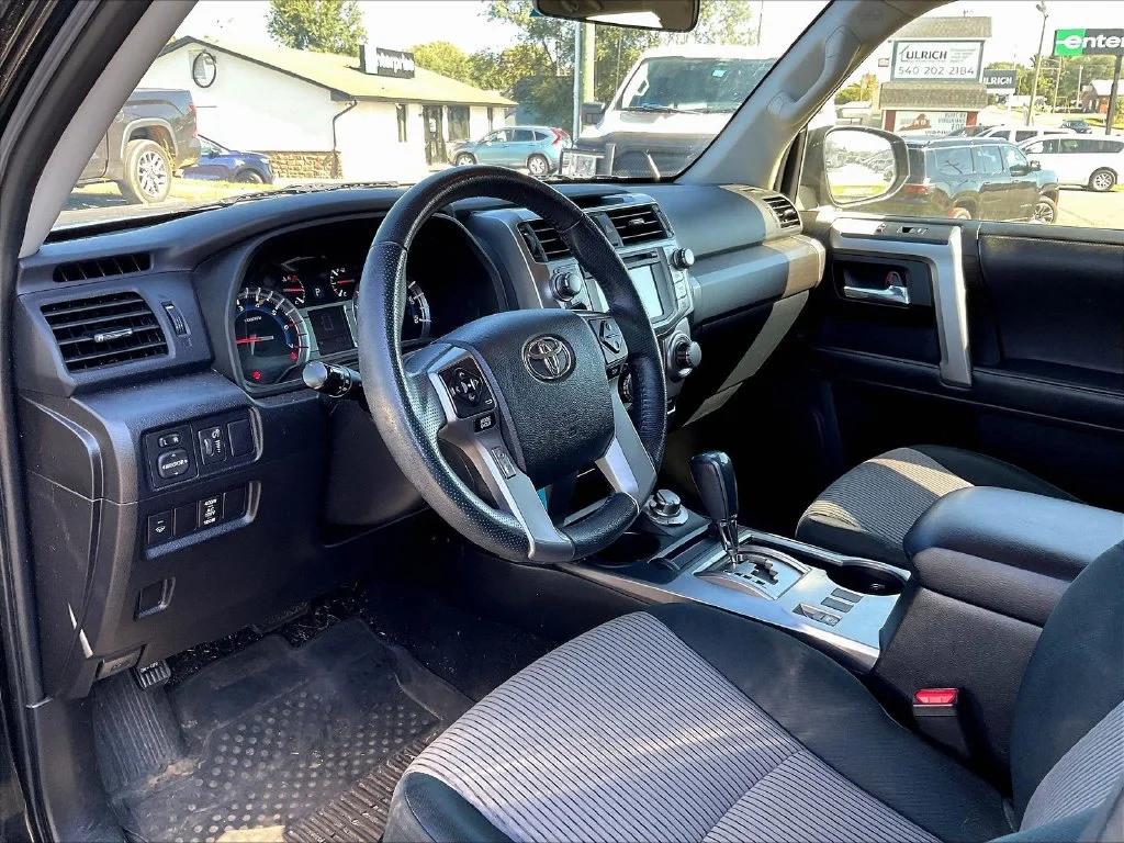 Used 2019 Midnight Black Metallic Toyota SR5 image 5