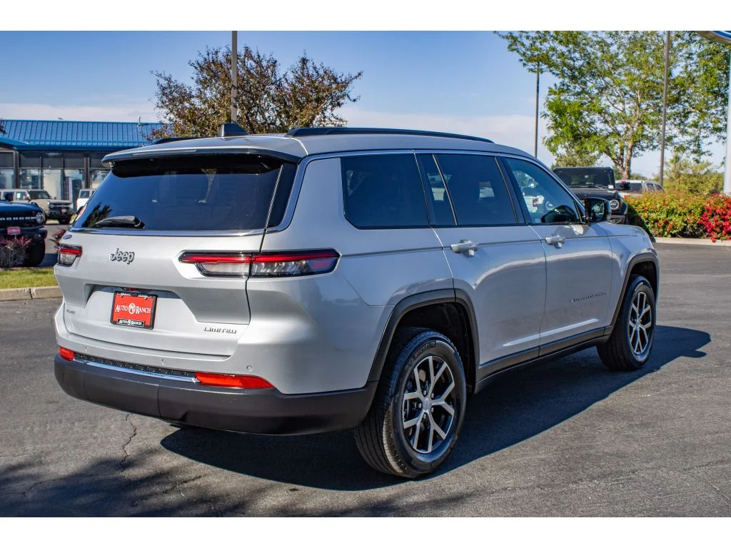 Used 2024 Silver Zynith Jeep Limited image 8