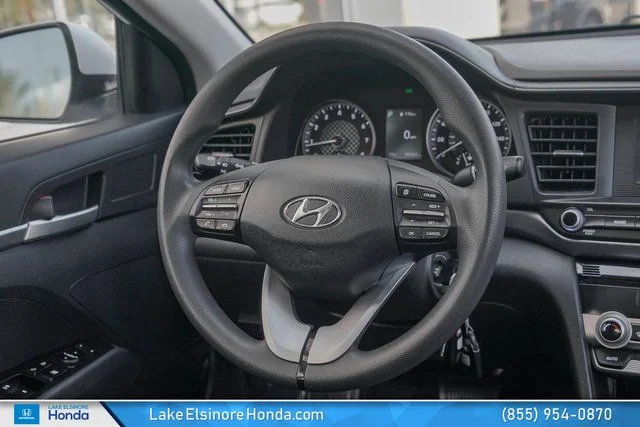 Used 2020 Quartz White Pearl Hyundai SE image 22