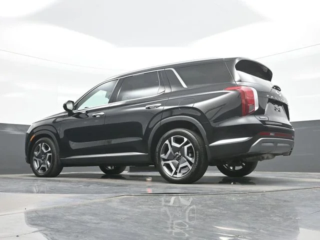 Used 2023 Black Hyundai Limited image 19