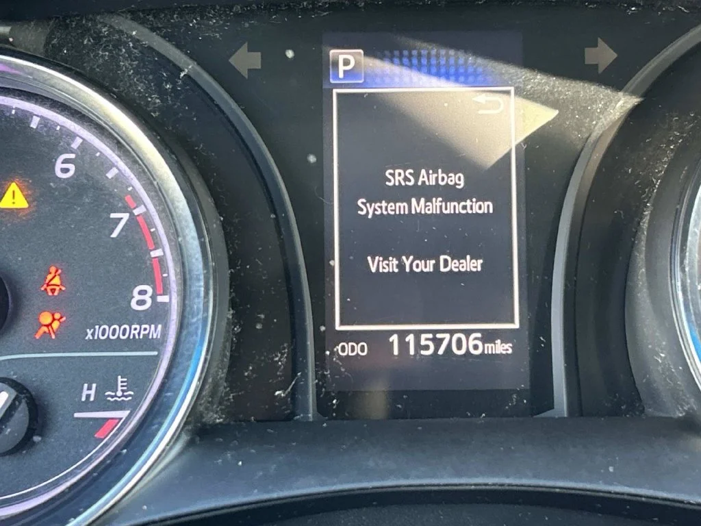Used 2018 Silver Toyota SE image 13