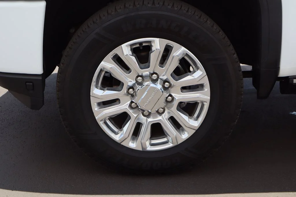 Used 2022 White GMC Denali image 34