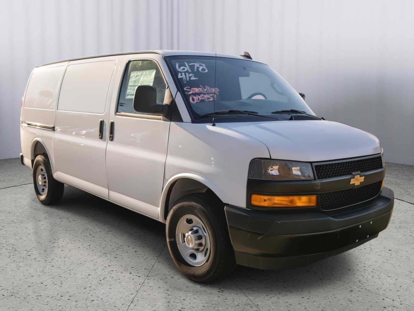 2025 Chevrolet Express 2500 Work Van HD's photo