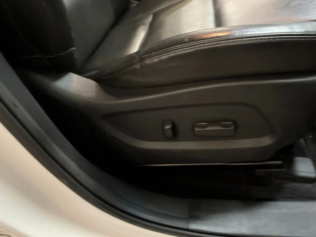 Used 2019 White Hyundai SE image 35
