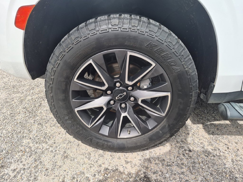 Used 2022 SUMMIT WHITE Chevrolet Z71 image 13