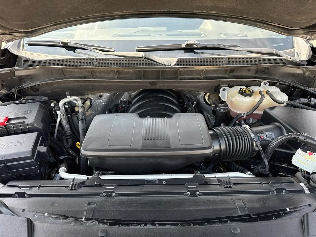 Used 2024 Black Chevrolet Z71 image 39