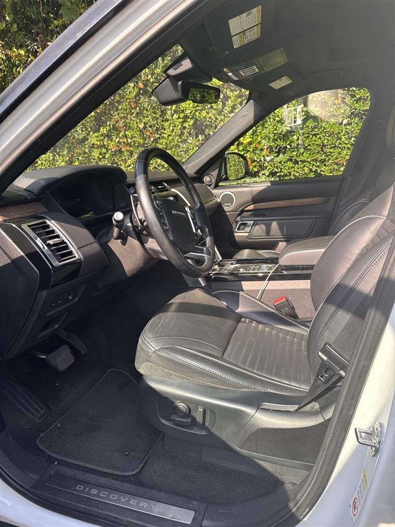 Used 2018 Fuji White Land Rover HSE Luxury image 4