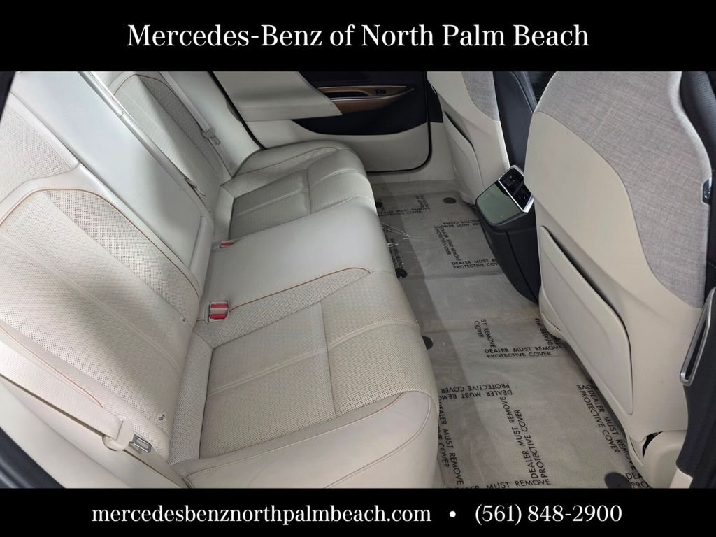 Used 2023 White Lucid Grand Touring image 27