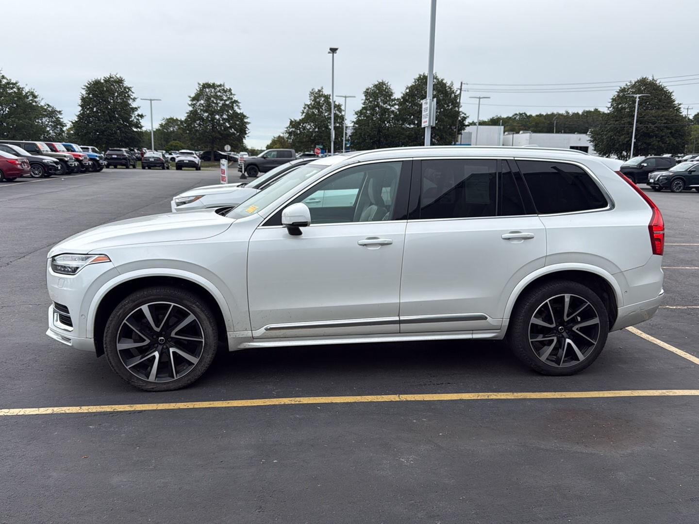 Used 2023 Crystal White Metallic Volvo Plus image 3