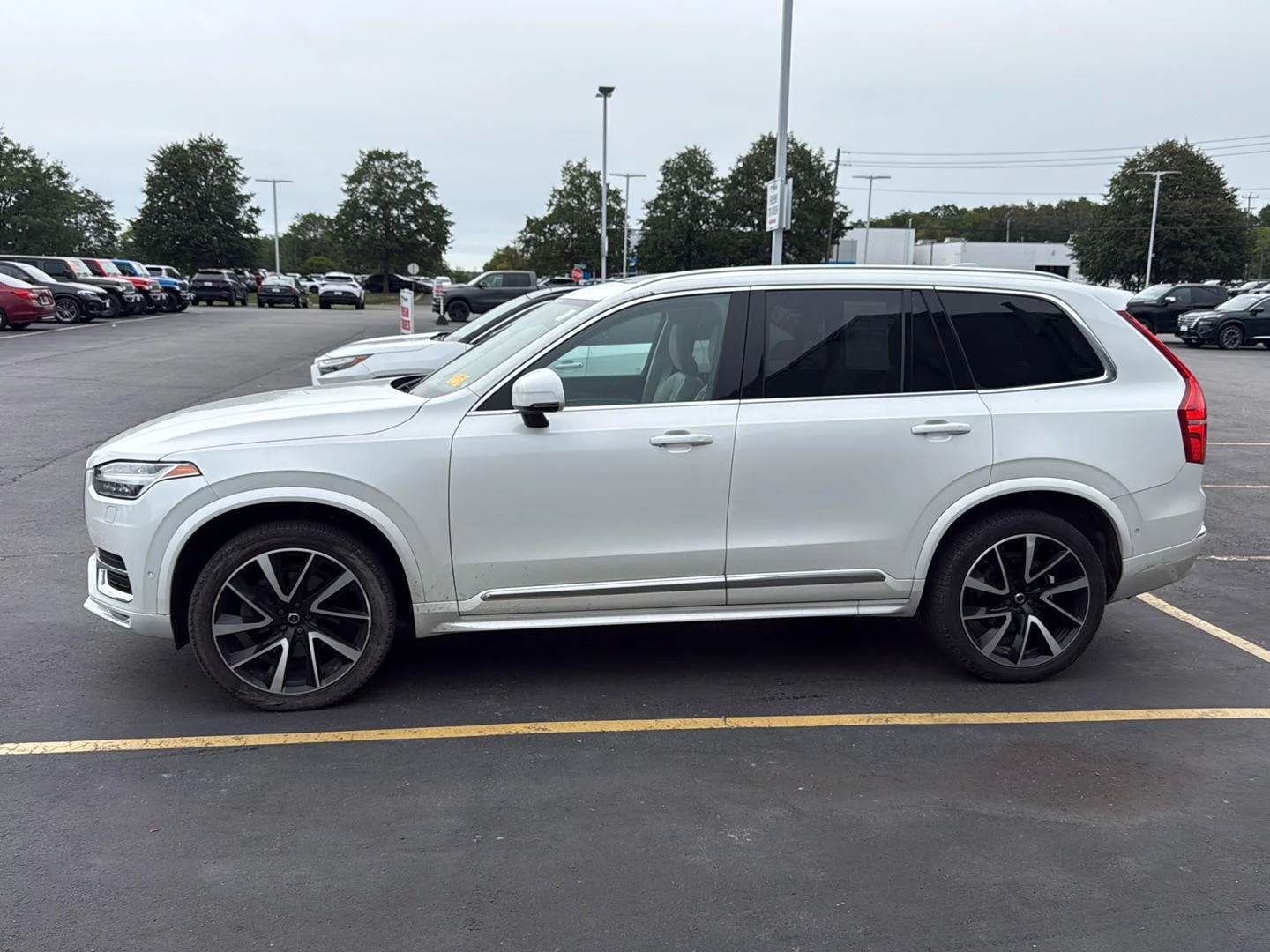 Used 2023 Crystal White Metallic Volvo Plus image 3